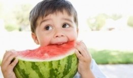 娱乐吃瓜酱带朋友去旅行,畅游人间烟火