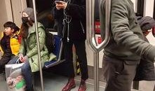 娱乐吃瓜酱地铁偶遇,娱乐吃瓜酱意外发现明星身影